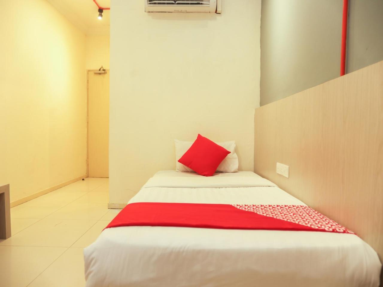 โอโย 727 โฮเต็ล ราฟเฟิลเซีย Hotel โกตาคินาบาลู ภายนอก รูปภาพ