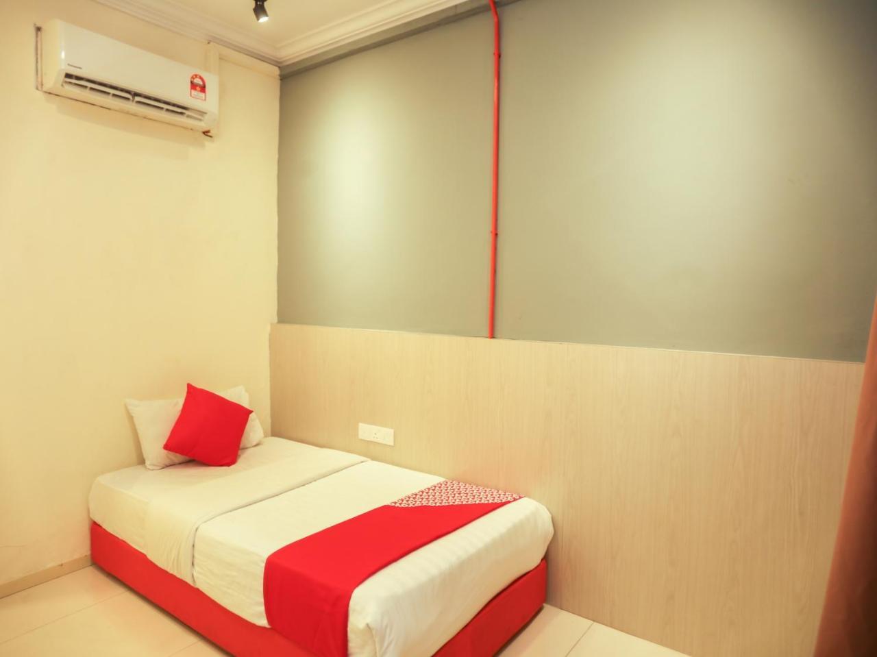 โอโย 727 โฮเต็ล ราฟเฟิลเซีย Hotel โกตาคินาบาลู ภายนอก รูปภาพ